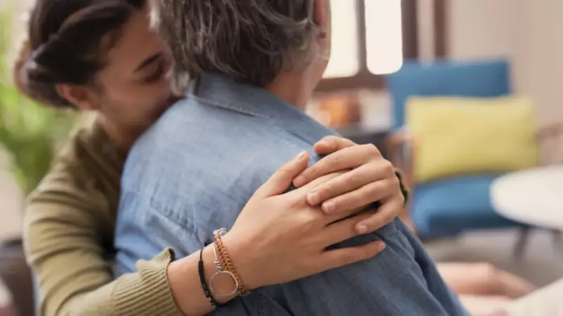 Sıcak Bir Sarılma Beyninizi Nasıl Yeniden Şekillendiriyor? İşte Bilimin Cevabı