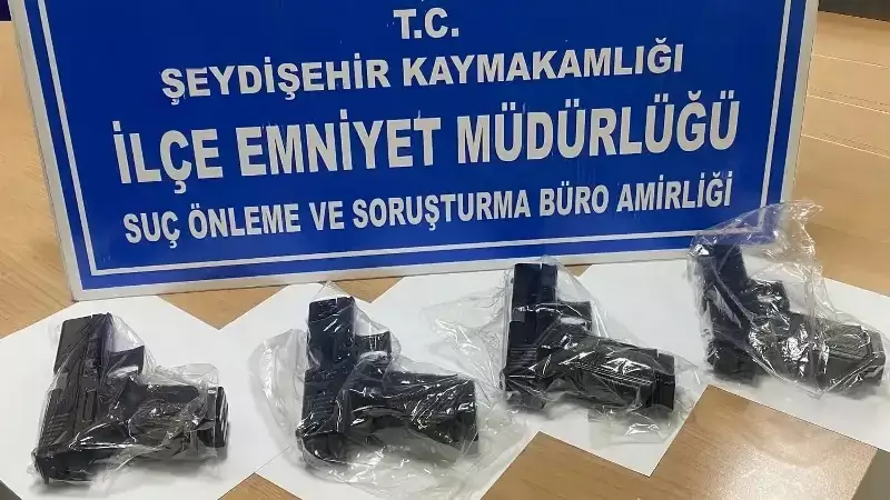 Seydişehir'de Polis Kontrolünde 4 Ruhsatsız Tabanca Ele Geçirildi