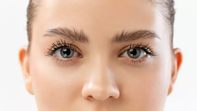 Seyrelen Kaşlar İçin Doğal Çözüm: Hint Yağı İle Gürleştirme Yöntemi