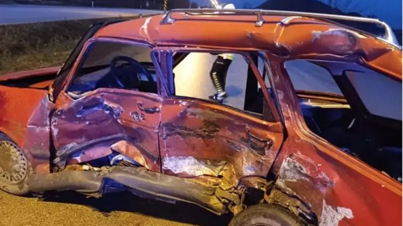 Sinop'ta İşçi Servisi ile Otomobil Çarpıştı: 1 Ölü, 10 Yaralı