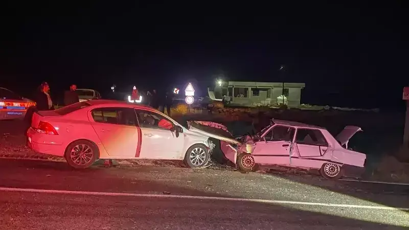 Siverek'te İki Araç Çarpıştı: 2'si Çocuk 7 Yaralı