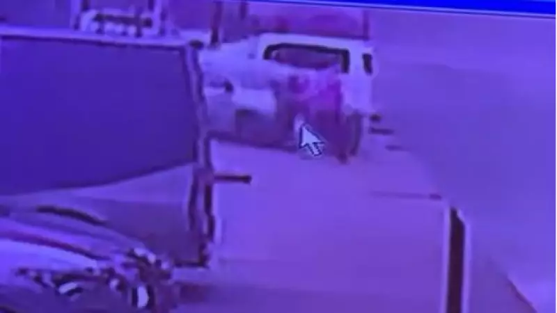 İstanbul Başakşehir'de korkunç kaza! Otomobil kaldırıma çıktı, yayalar savruldu