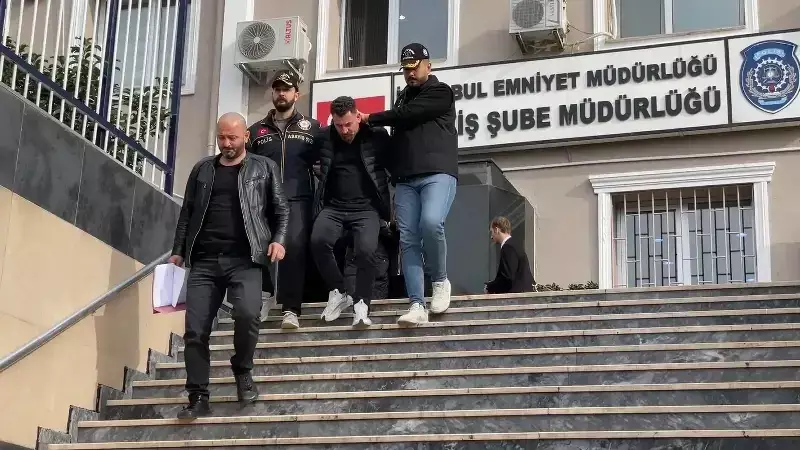 İstanbul'da 12 Yıldır Aranan 2 Firari Hükümlü Yakalandı