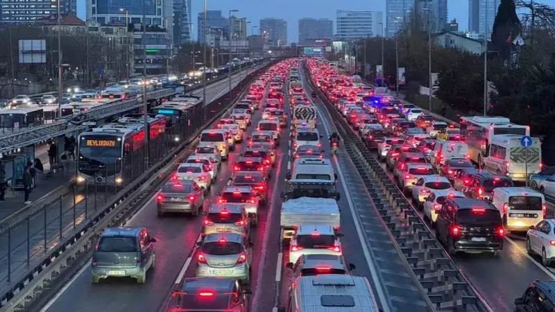 İstanbul'da Trafik Yoğunluğu Yüzde 83'e Ulaştı: Hangi Noktalar Etkilendi?