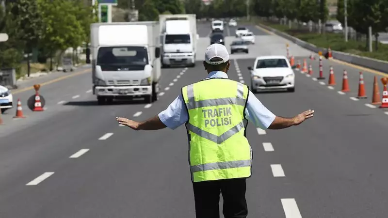 İstanbul'da Yılbaşı Trafik Kısıtlamaları: 31 Aralık ve 1 Ocak'ta Kapanan Yollar