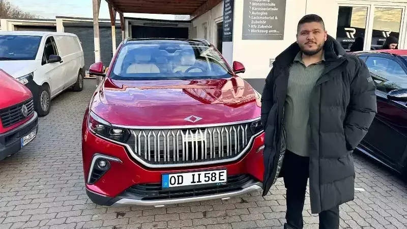 TOGG T10X Almanya'da İlk Sahiplerini Buluyor: Hataylı İbrahim Tümkaya 49 Bin Euro Peşin Ödedi