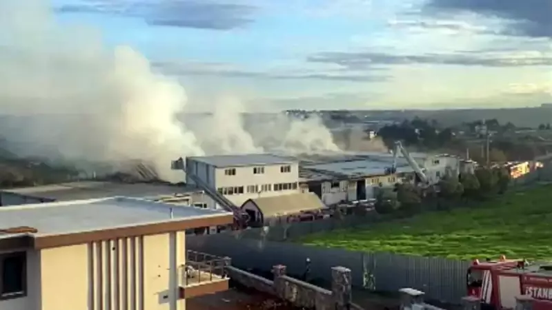 Tuzla'daki Kauçuk Fabrikasında Büyük Yangın: Alevler Kontrol Altına Alındı