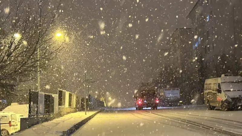 Van'da Yoğun Kar Yağışı Uçuşları Vurdu: İstanbul, Ankara ve Antalya Seferleri Rötarlı