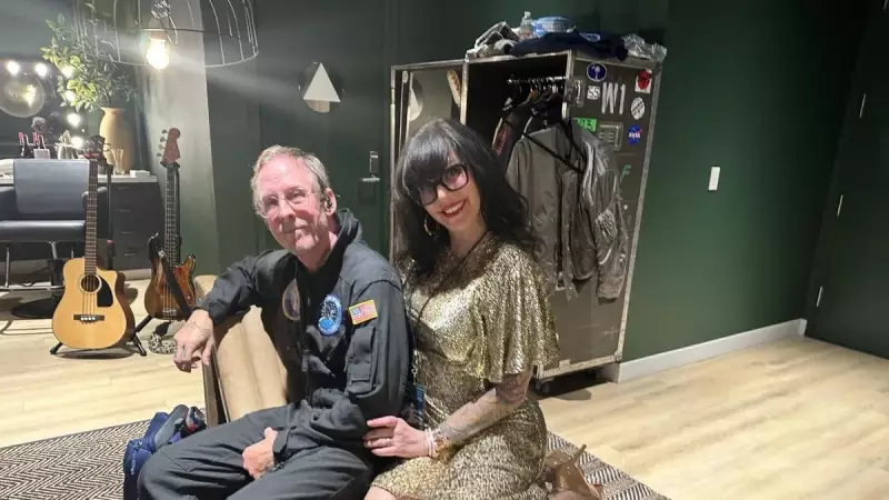 Weezer'ın Bas Gitaristi Scott Shriner 20 Yıllık Evliliği Bitiriyor