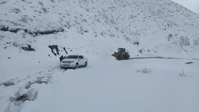 Yoğun Kar Nedeniyle Gecittepe'de Ulaşım Aksadı: Kar Müdahalesi Devrede