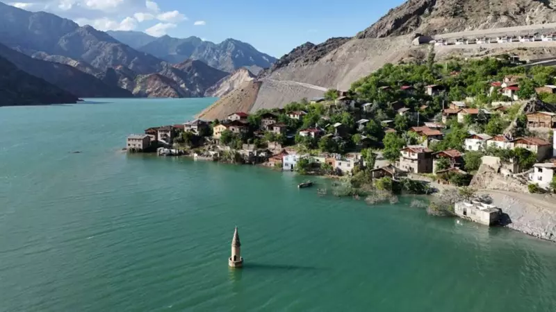 Yusufeli Barajı'nda Sular Çekildi, Gömülen Köy ve Cami Ortaya Çıktı