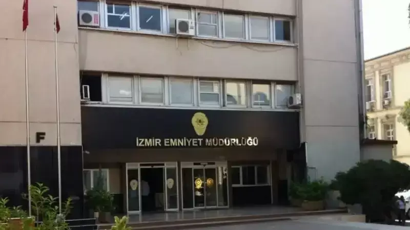 İzmir Kemalpaşa'da 17 Yaşındaki Genç, Sanal Ortamda Tetikçi İlanı Verdiği İçin Gözaltına Alındı