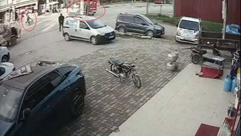 İzmir Kiraz'da U Dönüşü Kazası: 17 Yaşındaki Lise Öğrencisi Ağır Yaralandı