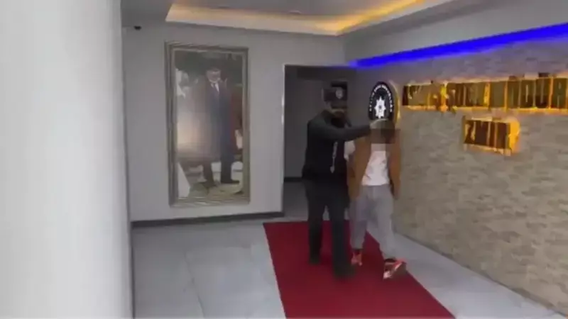 İzmir'de Yaşlı Kadınları Manda Yoğurdu Bahanesiyle Dolandıran Şahıs Tutuklandı