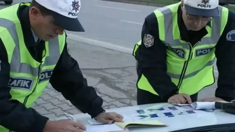 İzmit'te Tek Teker Tehlikesi: Motosiklet Sürücüsüne 46 Bin 816 Lira Ceza