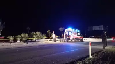 Adana'da Motosiklet Refüje Çarptı: 1 Kişi Hayatını Kaybetti