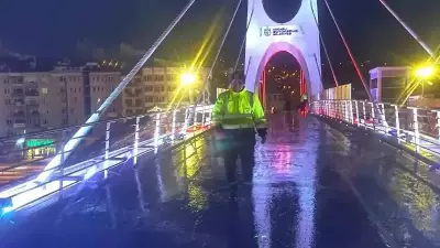 Büyükşehir Ekipleri Üst Geçitlerde Kış Tedbirlerini Güçlendiriyor