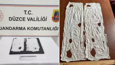 Düzce'de Dinlenme Tesisinde Yakalanan Şüphelinin Ayakkabısından 2.6 Milyon Liralık Uyuşturucu Çıktı
