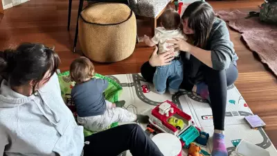 Gizem Karaca ile Neslihan Atagül Çocuklarını Tanıştırdı: 'Kahveler Soğuk İçildi'