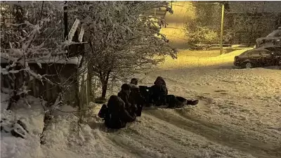 Karabük'te Kar Yağışı: Sürücüler Zorlandı, Çocuklar Eğlendi