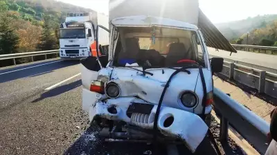 Manisa Kırkağaç'ta Tır ile Kamyonet Çarpıştı: 1 Yaralı