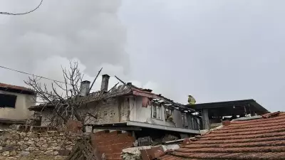 Manisa Kula'da 2 Katlı Evde Çıkan Yangın: Ev Kullanılamaz Hale Geldi
