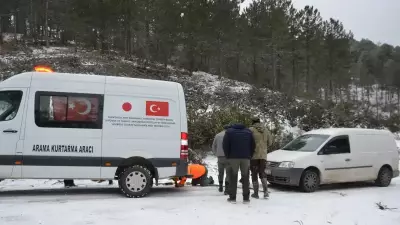 Manisa'da 3 Avcı Kar Altında Mahsur Kaldı, 2 Saatlik Operasyonla Kurtarıldı