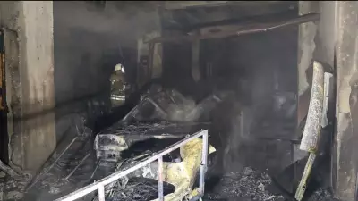 Sultanbeyli'de Boya Kaporta Dükkanında Çıkan Yangında 4 Araç Küle Döndü