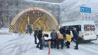 Yüksekova'da Gizli Buzlanma: 3 Yaralı ile Sonuçlanan Trafik Kazası