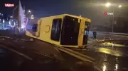 Çekmeköy'de Yağmurda Kontrolden Çıkan Otobüs Yan Yattı: Yaralı Yok