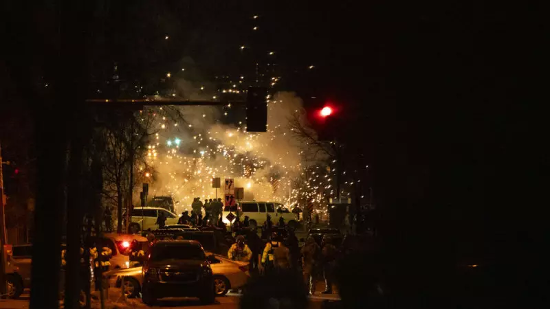 ABD'de ICE Protestoları: Minneapolis'te Ölüm ve Trump'tan İsyan Yasası Tehdidi