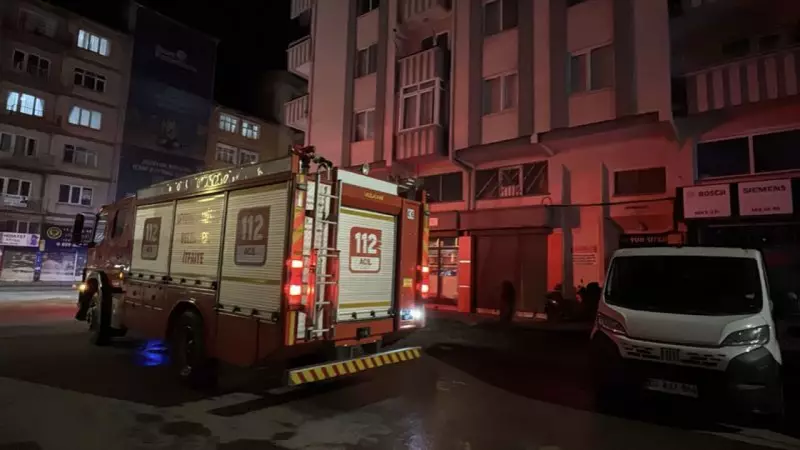 Afyonkarahisar'da Apartman Yangını: 5 Kişi Dumandan Etkilendi, Hastanelere Başvurdu
