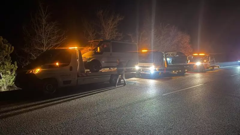 Afyonkarahisar'da Zincirleme Kaza: Sürücü Aracını Kontrol Ederken Araç Çarptı