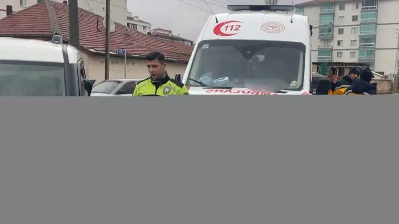 Aksaray'da Ambulans ile Hafif Ticari Araç Çarpıştı: 8 Kişi Yaralandı