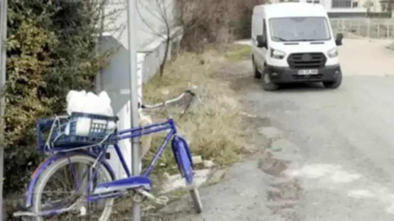 Aksaray'da Kamyonet ile Bisiklet Çarpışması: Yaşlı Sürücü Yaralandı