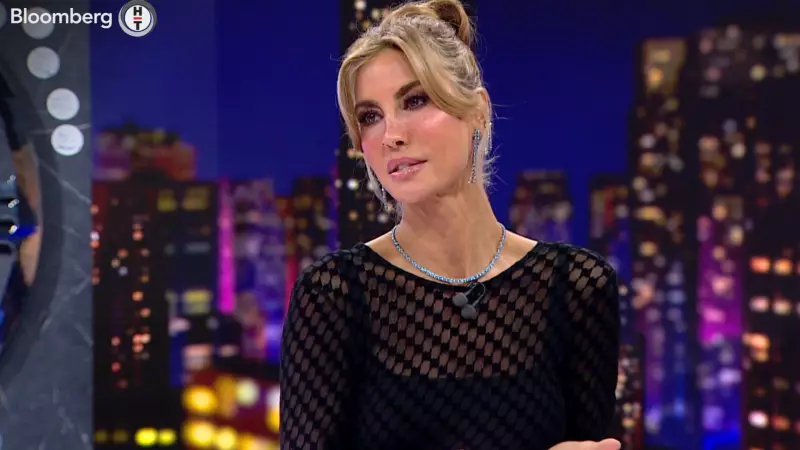 Çağla Şıkel: 'Aşka Gözüm Kapalı' Dedi ve Özel Hayatını Açıkladı