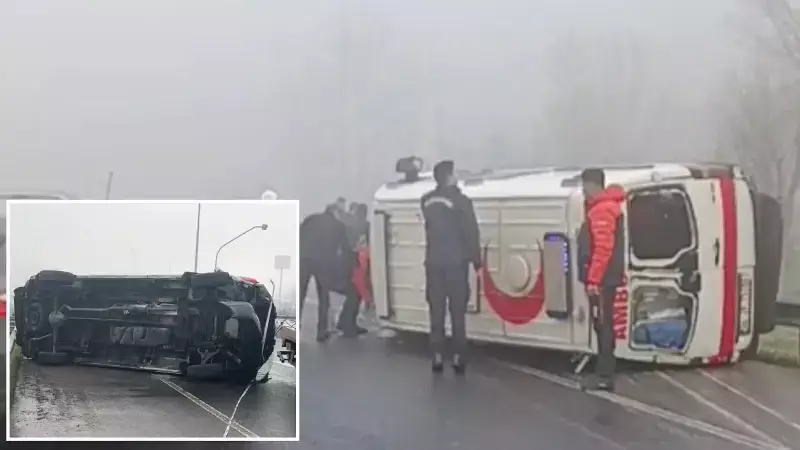 Ambulans Yoğun Siste Devrildi: İki Sağlık Çalışanı Yaralandı
