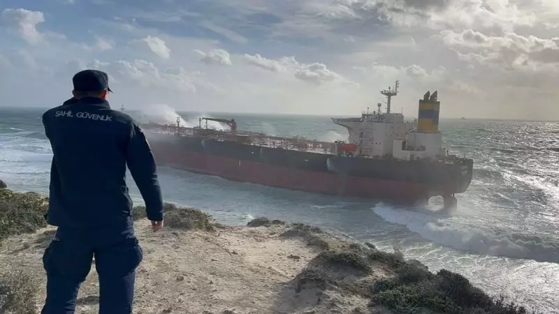 Çanakkale'de Fırtınaya Yakalanan Dev Tanker Karaya Oturdu: Kurtarma Çalışmaları Sürüyor