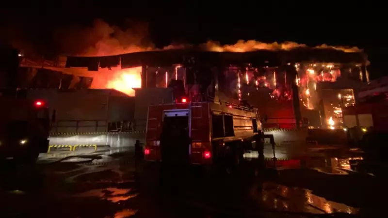 Antalya Serik'te Soğuk Hava Deposunda Yangın: İtfaiye Müdahalesi Sürüyor