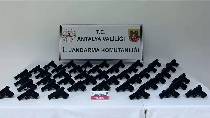 Antalya'da 45 Ruhsatsız Tabanca Yakalandı: Güvenlik Operasyonu