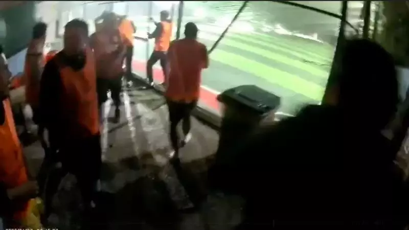 Antalya'da Şiddetli Fırtına: Halı Saha Çatısı Çöktü, Hortum Seraları Yerle Bir Etti