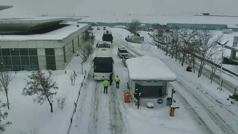 Ağrı'da Kış Trafik Denetimleri: Gizli Buzlanmaya Karşı Uyarılar