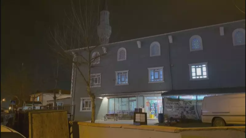 Arnavutköy'de Cami Avlusunda Silahlı Saldırı: 60 Yaşındaki Kişi Yaralandı