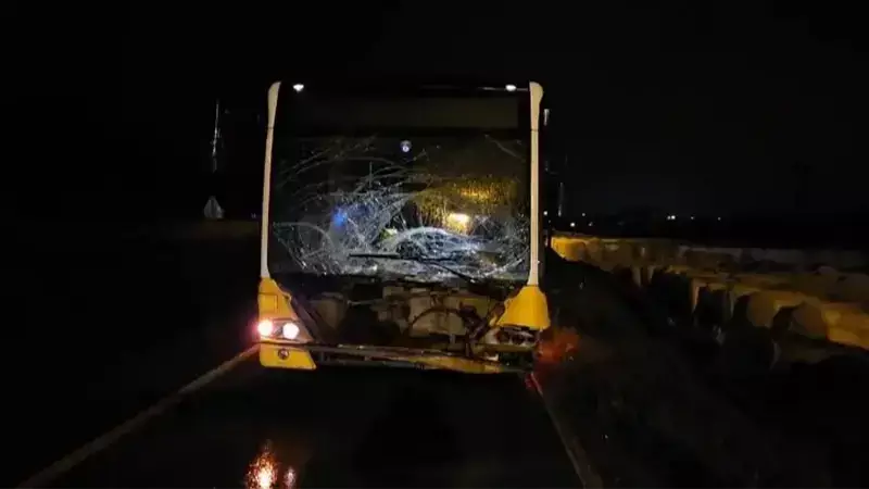 Arnavutköy'de Yağış Nedeniyle Meydana Gelen Otobüs Kazasında 2 Yaralı