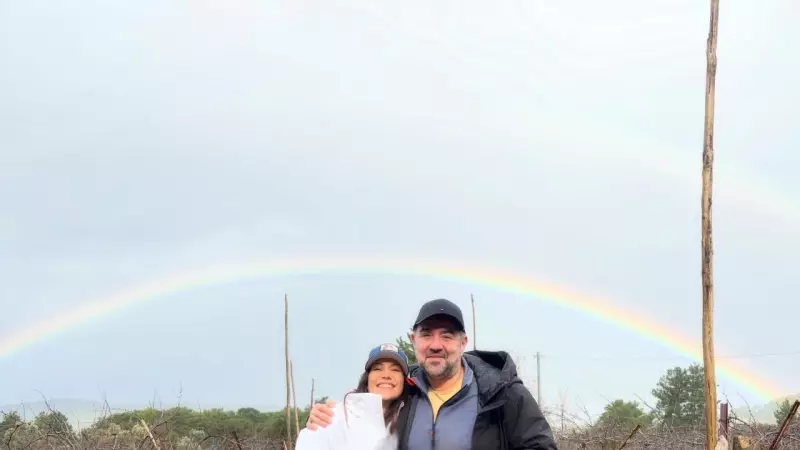 Ata Demirer ve Dilara Alemdar Bodrum'da Gökkuşağı Altında Aşk Pozu Verdi