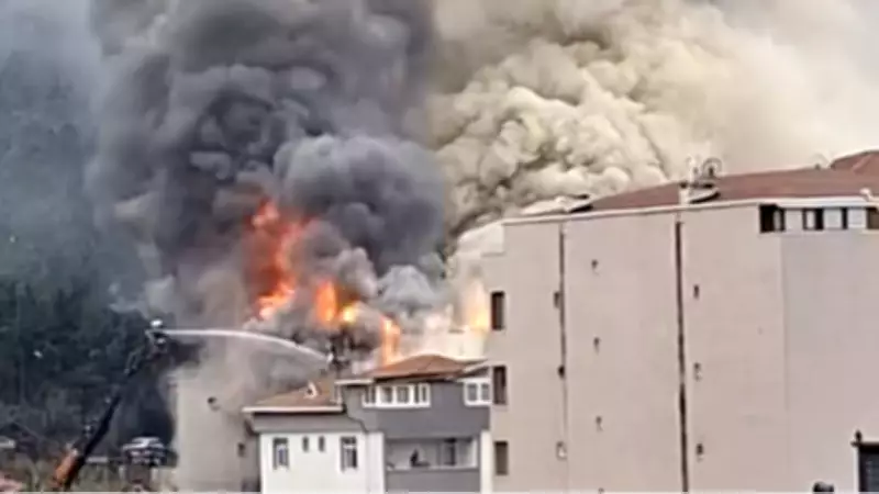 Ataşehir'de Fabrikada Çıkan Yangına Yoğun Müdahale: İtfaiye Ekipleri Seferber Oldu