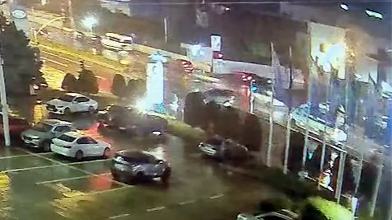 Avcılar'da Polis Takibinden Kaçan Çalıntı Motosiklet Kaza Yaptı: 1 Ölü