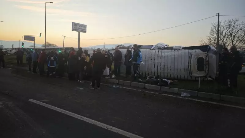 Aydın'da Portakal İşçilerini Taşıyan Minibüs Buzlanma Nedeniyle Devrildi: 16 Yaralı