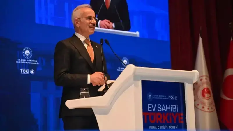 Bakan Uraloğlu Trabzon'da Açıkladı: Hızlı Trenle Ankara'ya 4,5 Saatte Ulaşım Mümkün Olacak