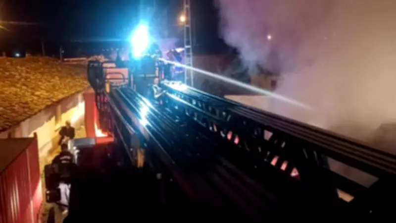 Balıkesir'de Samanlık Yangını Kontrol Altına Alındı: 400 Balya Ot ve 2 Ton Kömür Zarar Gördü